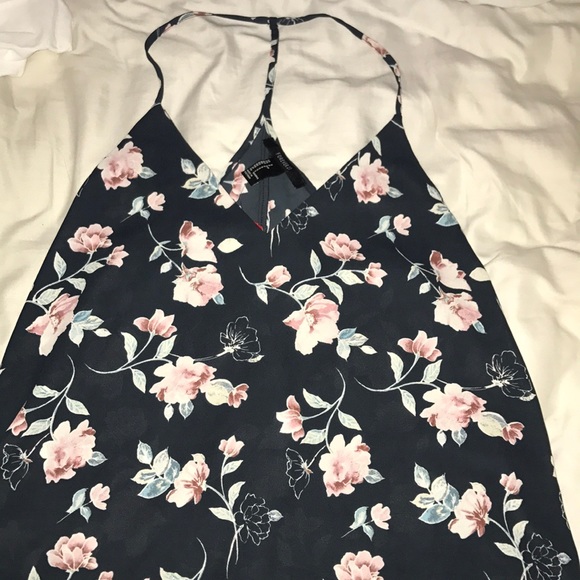 New! 🌸 Low-cut Floral cami 🌸 - Picture 2 of 2
